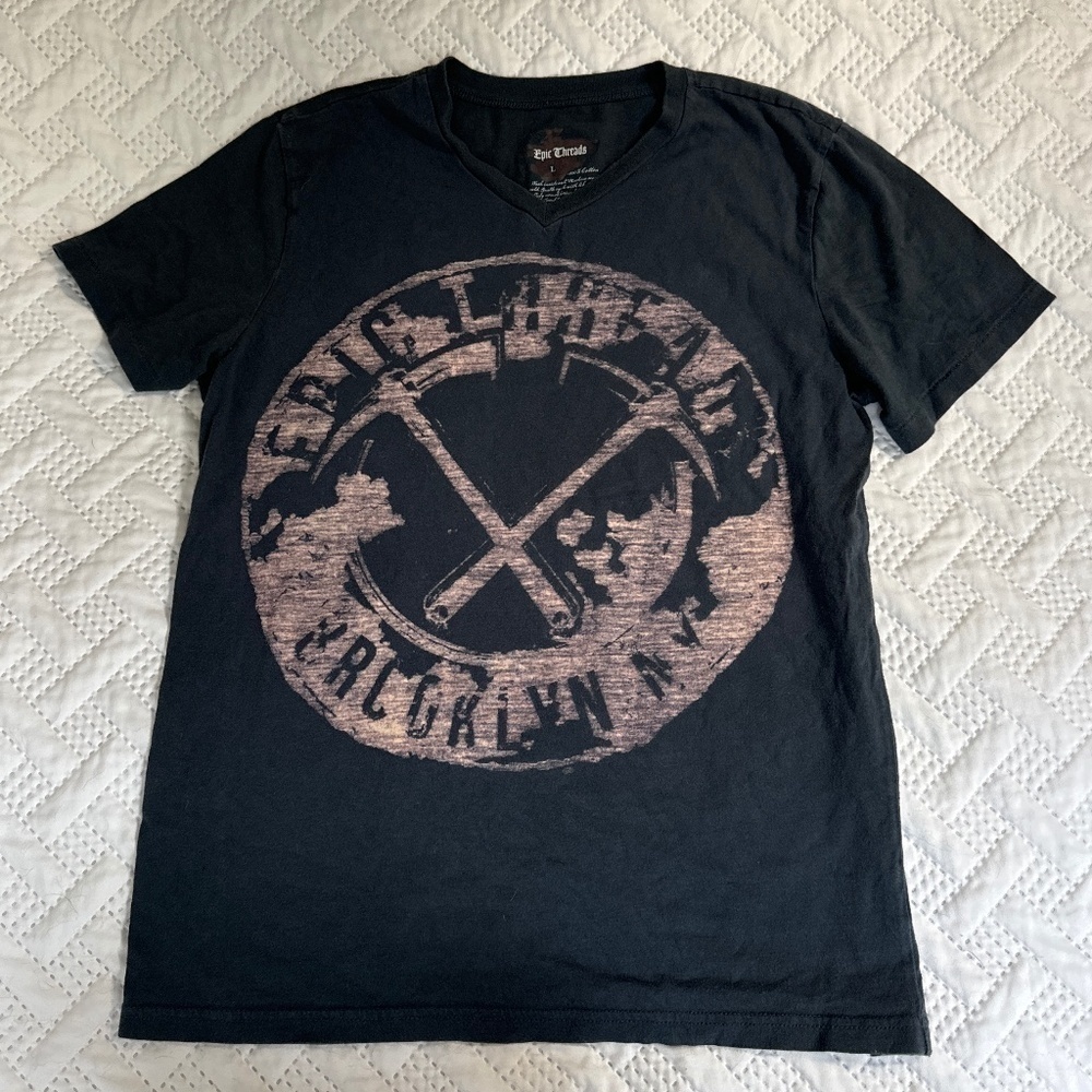 Epic Threads 100% Cotton Men’s Large Slim Fit T-Shirt